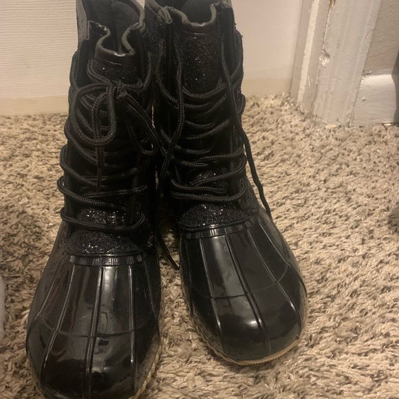 rain boots? - Picture 4 of 5